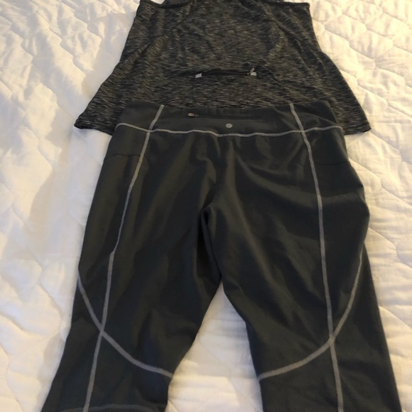 Mid calf yoga pants with matching top - Picture 2 of 4